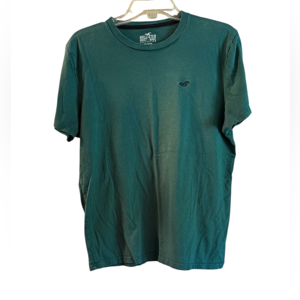 Hollister Men's Green T-Shirt - Picture 2 of 7